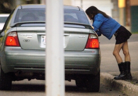 La prostitution n'est pas interdite, seul le racolage sur la voie publique est sanctionné par la loi en France (Photo d'illustration)