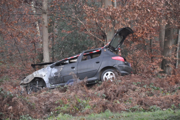 Enquête sur un feu de voiture suspect à Val-de-Reuil Enquête sur un feu de voiture suspect à Val-de-Reuil