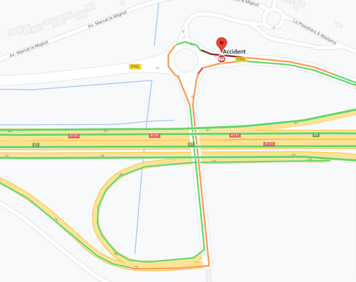 Seine-Maritime : un camion transportant de la glycérine se couche sur la route des Falaises à Gonfreville-l'Orcher Seine-Maritime : un camion transportant de la glycérine se couche sur la route des Falaises à Gonfreville-l'Orcher