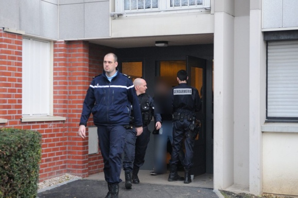 L'un des trafiquants présumés vient d'être interpellé au saut du lit par les gendarmes