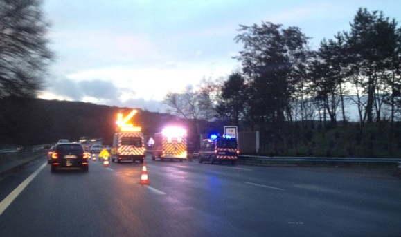 La collision s'est produite un peu après l'aire sud de Rosny-sur-Seine (Photos @Infonormandie) La collision s'est produite un peu après l'aire sud de Rosny-sur-Seine (Photos @Infonormandie)