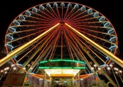 La grande roue est fermée à cause de la tempête La grande roue est fermée à cause de la tempête