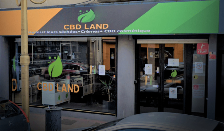 Hold-up chez Aldi à Cléon : le "client" sort une arme, menace la caissière et s'empare de la recette Hold-up chez Aldi à Cléon : le "client" sort une arme, menace la caissière et s'empare de la recette