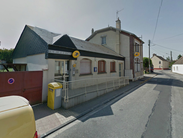 Le bureau de poste de La Couture-Boussey est située dans un endroit isolé, Grande rue (@Google Maps)