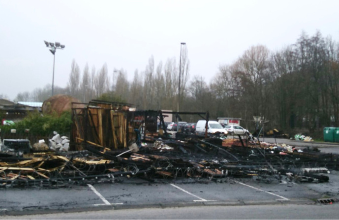 Bernay : un espace de vente extérieur détruit par les flammes cette nuit à Jardiland Bernay : un espace de vente extérieur détruit par les flammes cette nuit à Jardiland