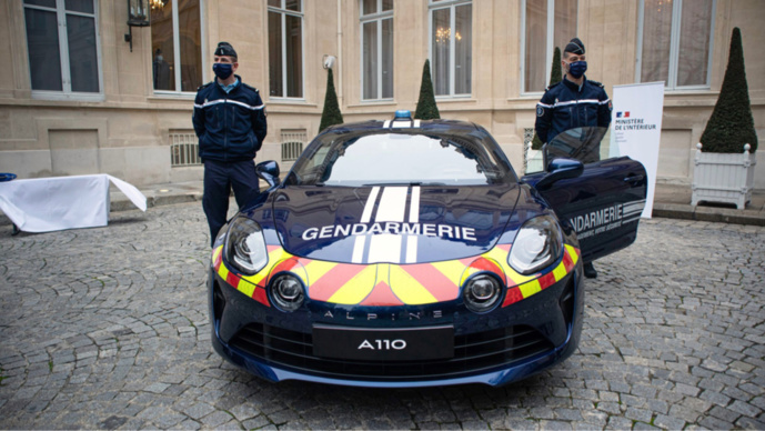 26 Alpine A110, produites à Dieppe, seront bientôt livrées aux équipes rapides d’intervention de la gendarmerie nationale - Photo @ Gendarmerie/Facebook
