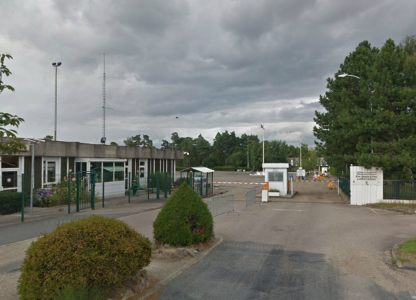 Le centre de rétention administrative de Rouen est installé depuis 2004 dans l'enceinte de l'Ecole nationale de police, à Oissel, dans la banlieue de Rouen. Sa capacité est officiellement de 74 places. (Photo @Google Maps)