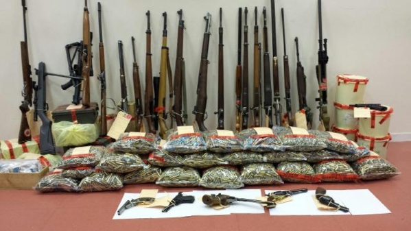 Les armes et munitions saisies chez les deux passionnés ont été placés sous scellés (Photo DR) Les armes et munitions saisies chez les deux passionnés ont été placés sous scellés (Photo DR)