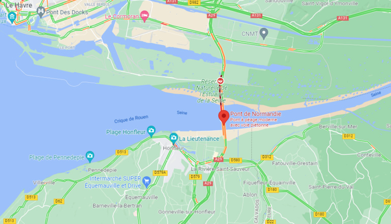 Tempête Eunice : un camion couché sur le pont de Normandie perturbe la circulation Tempête Eunice : un camion couché sur le pont de Normandie perturbe la circulation