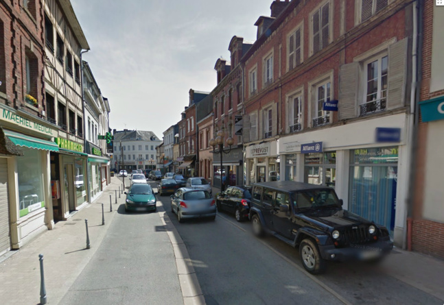 La septuagénaire a été renversée à hauteur du 22, rue Jean Maillard, à Pavilly, en plein centre ville (@Google Maps)