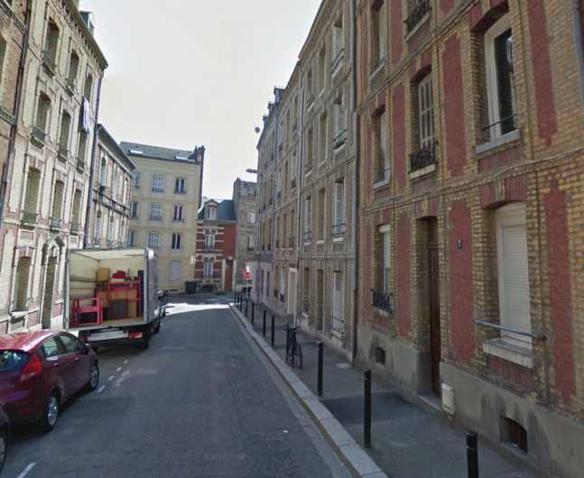 C'est au rez-de-chaussée de cet immeuble (à droite) 7, rue du Docteur Lecadre, que l'incendie s'est déclaré ce matin un peu avant 6 h 50 (@Google Maps)