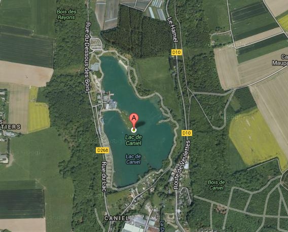 L'équipage de l'hélicoptère de la gendarmerie vont scruter minutieusement les eaux du lac de Caniel (@Google Maps)