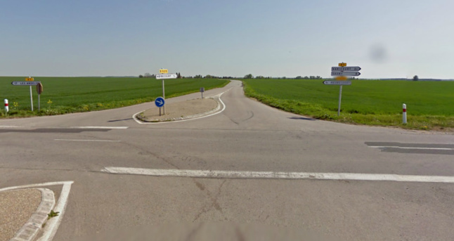 La collisionj entre les deux motos s'est produite à hauteur de ce carrefour La collisionj entre les deux motos s'est produite à hauteur de ce carrefour