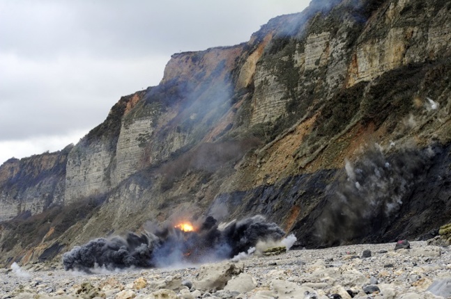 Photos et vidéo. Deux blocs de défense côtière détruits à l'explosif à Cauville-sur-Mer
