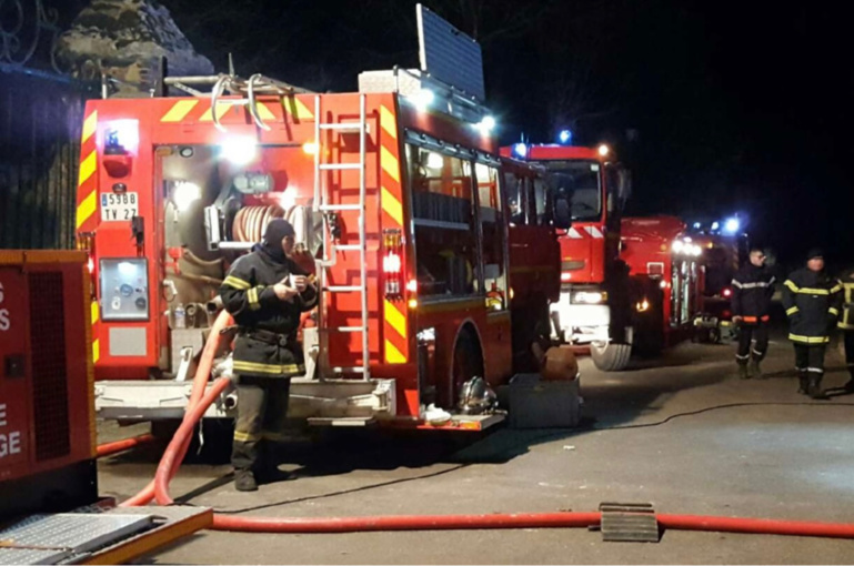 Trente sapeurs-pompiers ont été engagés une partie de la nuit - Illustration Trente sapeurs-pompiers ont été engagés une partie de la nuit - Illustration
