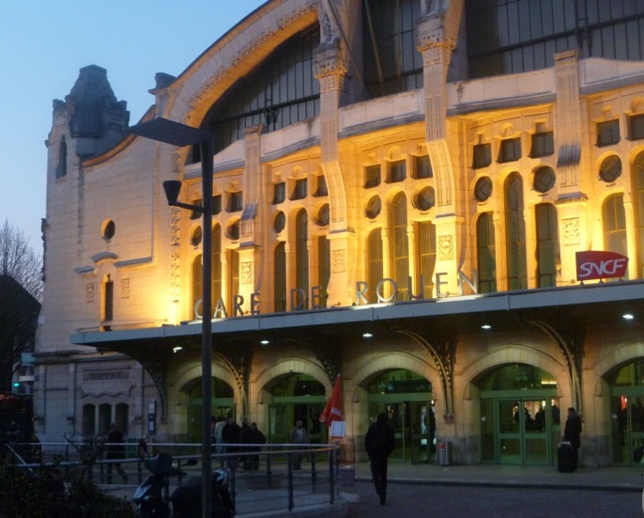 A Rouen, la gare SNCF évacuée pour un sac de randonnée suspect abandonné dans le hall A Rouen, la gare SNCF évacuée pour un sac de randonnée suspect abandonné dans le hall