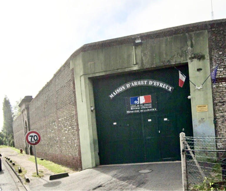 Évreux : interpellé pour avoir balancé un paquet par-dessus le mur de la prison Évreux : interpellé pour avoir balancé un paquet par-dessus le mur de la prison