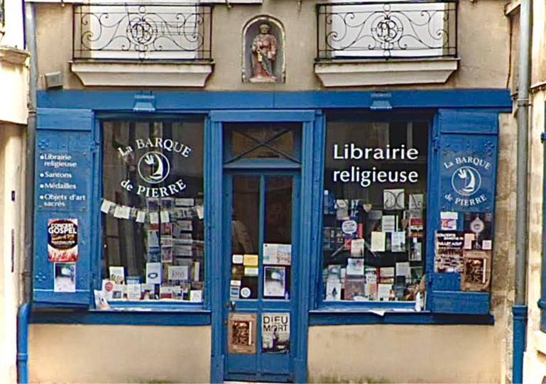 Les cambrioleurs ont brisé une vitre pour s’introduire dans la librairie située au fond d’une impasse - Illustration @ Google maps