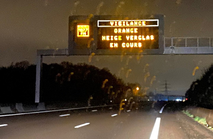 Les panneaux lumineux mettent en garde les usagers ce jeudi soir sur l’autoroute A13 - Photo @ infoNormandie