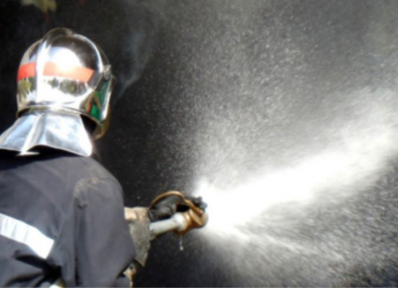 Le feu a été éteint à l’aide d’une lance - illustration @ Adobe Stock