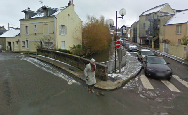 La vieille dame sest jetée dans la rivière depuis ce pont, rue Saint-Nicolas @Google Maps