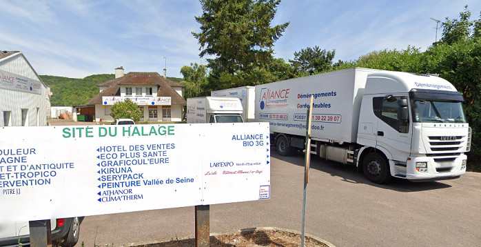 L'entreprise de déménagement est implantée sur une zone d'activités proche de la Seine