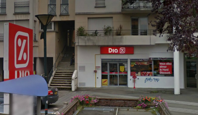 Bois-Guillaume : Le braqueur avait un caleçon sur la tête et un pistolet dans la main ! Bois-Guillaume : Le braqueur avait un caleçon sur la tête et un pistolet dans la main !