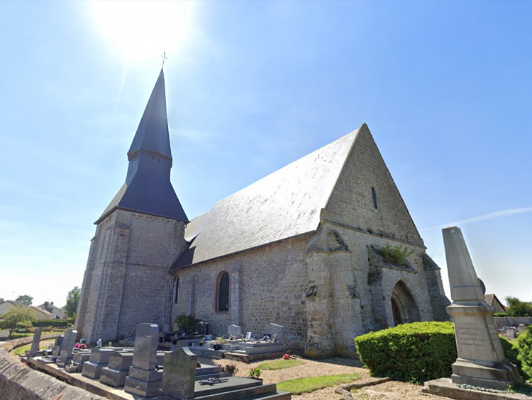 Le clocher de l'église Notre-Damle à Le Torpt, près de Beuzville, a été touché par la foudre ce dimanche vers 20 heures - ©Google Maps