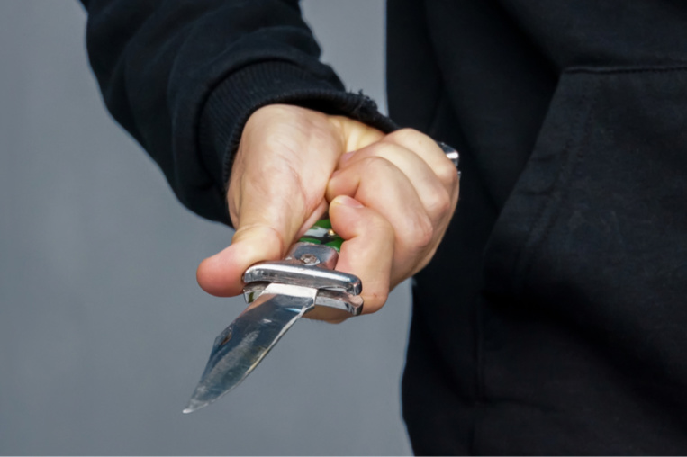 Le lycéen a été menacé par ses agresseurs armé d’un couteau - Illustration @ Adobe Stock Le lycéen a été menacé par ses agresseurs armé d’un couteau - Illustration @ Adobe Stock