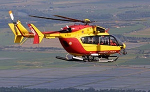 Dragon 50, l'hélicoptère de la sécurité civile, reprendra les recherches ce samedi dès le lever du jour (Photo Marine nationale)