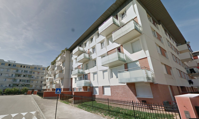 La jeune femme morte empalée aurait sauté du balcon de son appartement après une dispute