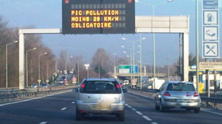 Parmi les mesures décidées par la préfecture, l'abaissement de 20 km/h de la vitesse sur les routes de Seine-Maritime - Illustration