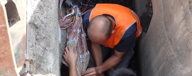 Les techniciens de France Télécom ont dû réparer les installations endommagées par le voleur de câble (Photo d'illustration)