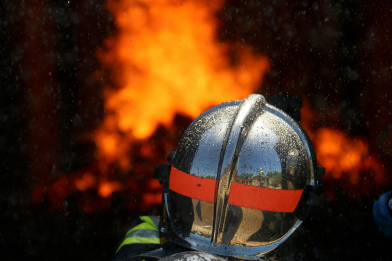 45 sapeurs-pompiers ont été mobilisés pour éteindre le sinistre qui s'est déclaré peu après minuit, cette nuit - Illustration  Adobe Stock
