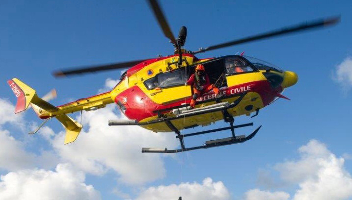 Dragon76, hélicoptère de la sécurité civile basé près du Havre, a été associé aux recherches - illustration