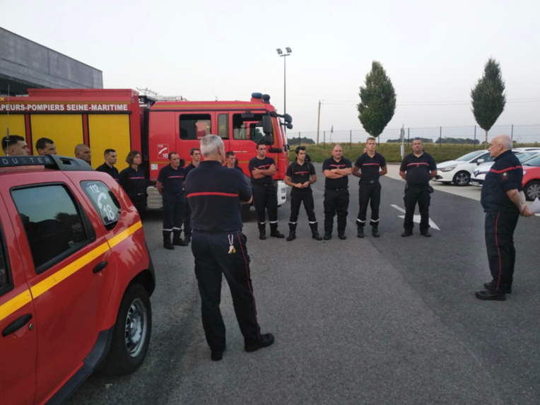 Des sapeurs-pompiers de Seine-Maritime en renfort en Gironde où des feux de forêt font rage Des sapeurs-pompiers de Seine-Maritime en renfort en Gironde où des feux de forêt font rage