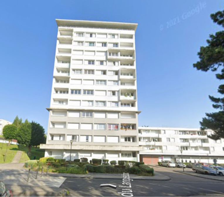 Le feu s’est déclaré à une haie au pied de l’immeuble de 13 étages - illustration @ Google Maps Le feu s’est déclaré à une haie au pied de l’immeuble de 13 étages - illustration @ Google Maps