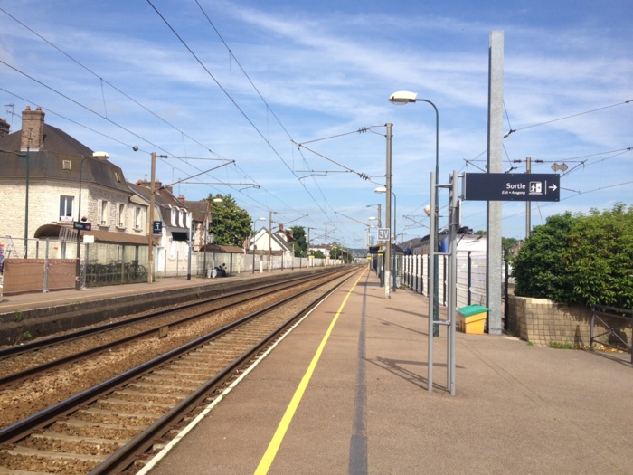 Depuis huit jours, les trains circulent au compte-gouttes entre Rouen et Paris (ici la gare déserte de Vernon) Photo @infonormandie