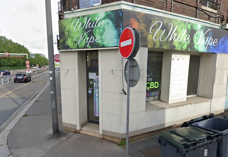 le cambrioleur a pénétré dans la boutique en fracturant une vitre  - IIlustration © Google Maps