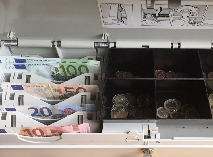 Les voleurs ont à chaque fois fait main basse sur le contenu du tiroir-caisse - illustration @ Pixabay