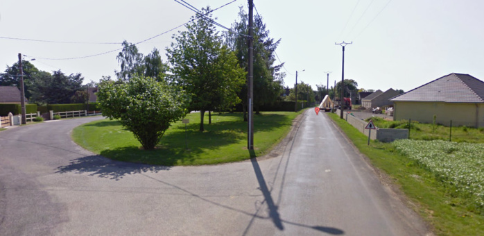 Le hameau du Paradis de Favril comprend une vingtaine de maisons individuelles. Il est situé à environ 2 kilomètres du bourg de Coudres (@Google Maps) Le hameau du Paradis de Favril comprend une vingtaine de maisons individuelles. Il est situé à environ 2 kilomètres du bourg de Coudres (@Google Maps)