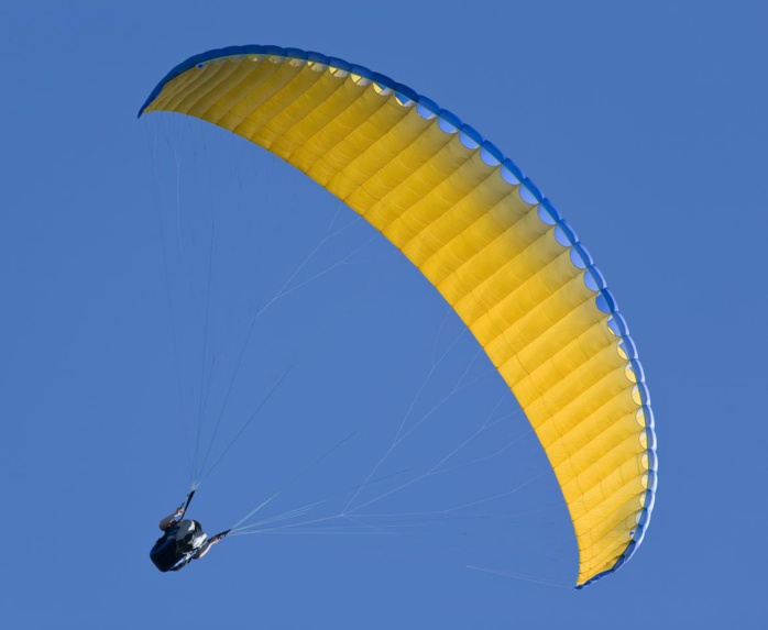 Le parapente s'est mis en torche pour une raison ignorée (Photo d'illustration) Le parapente s'est mis en torche pour une raison ignorée (Photo d'illustration)