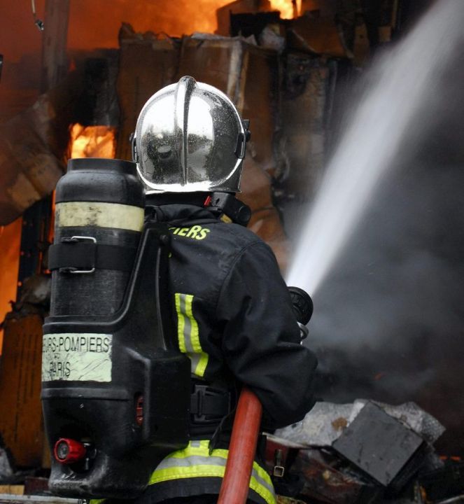Les sapeurs-pompiers sont pavenus à empêcher l'incendie de se propager au reste de l'immeuble (Photo d'illustration)