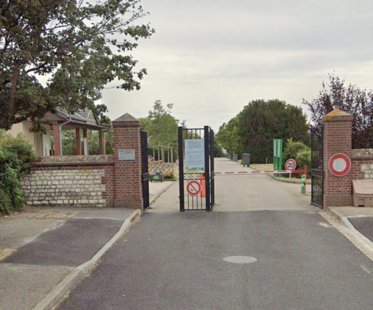 La macabre découverte a été faite près du mur d’enceinte du cimetière - illustration La macabre découverte a été faite près du mur d’enceinte du cimetière - illustration