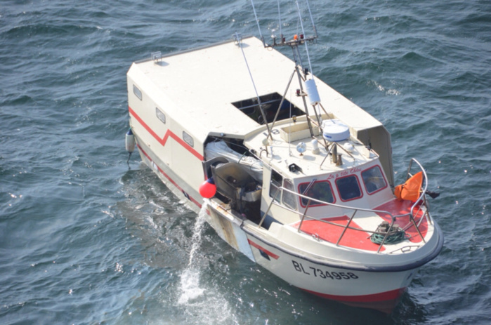 Quatre marins pêcheurs étaient à bord du navire (Photo @Marine nationale) Quatre marins pêcheurs étaient à bord du navire (Photo @Marine nationale)