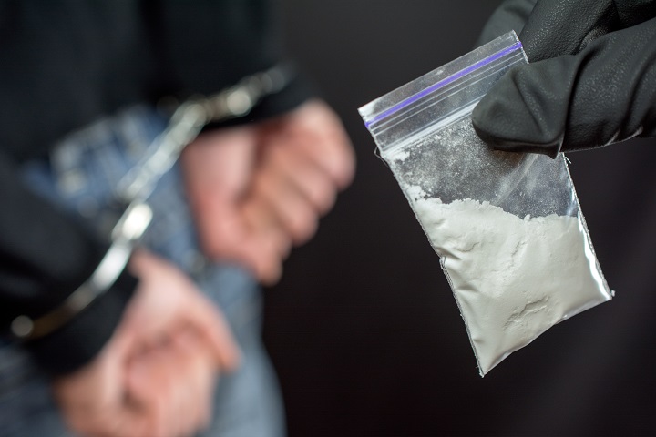 Le sachet saisi par les policiers contenait 373,4 g d'héroïne - Illustration © Adobe Stock