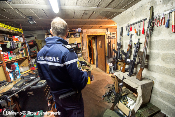 Plusieurs centaines d'armes saisies en France : 44 suspects en garde à vue depuis ce matin