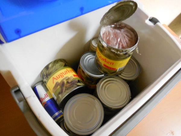 Les cachets d'ecstasy étaient conditionnés dans des boites de cornichons (Photos Douane) Les cachets d'ecstasy étaient conditionnés dans des boites de cornichons (Photos Douane)