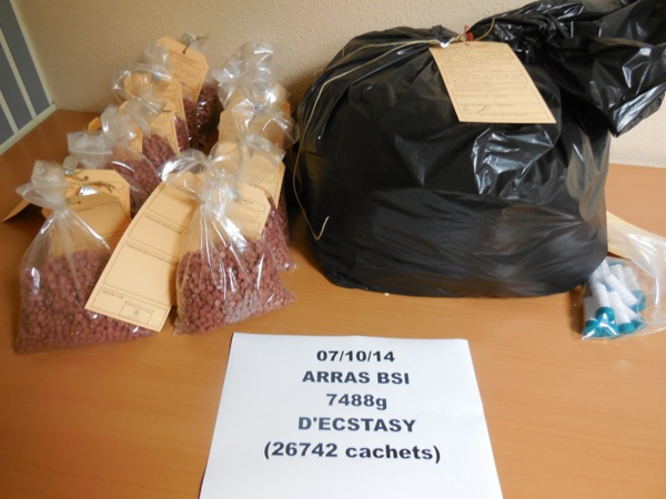 La valeur de la marchandise est estimée à plus de 200 000 euros sur le marché illicite de la revente au détail de stupéfiants. La valeur de la marchandise est estimée à plus de 200 000 euros sur le marché illicite de la revente au détail de stupéfiants.