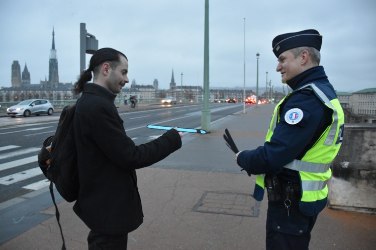 A Rouen, 220 piétons, cyclistes et trottinettes sensibilisés à leur visibilité A Rouen, 220 piétons, cyclistes et trottinettes sensibilisés à leur visibilité